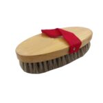 Cepillo de cerda con tapa de madera