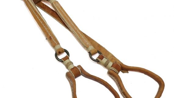 Estribo tipo perita con argolla de cuero crudo