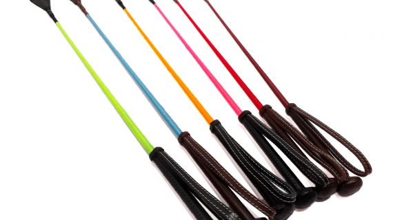 Fusta para salto de nylon con mango de cuero