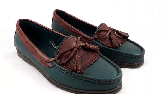 Mocasín de dama en cuero combinado verde