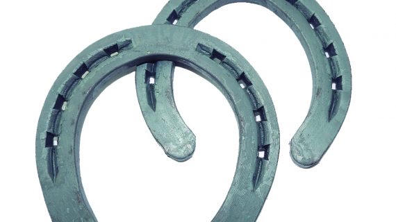 Herradura de hierro de trabajo por juego