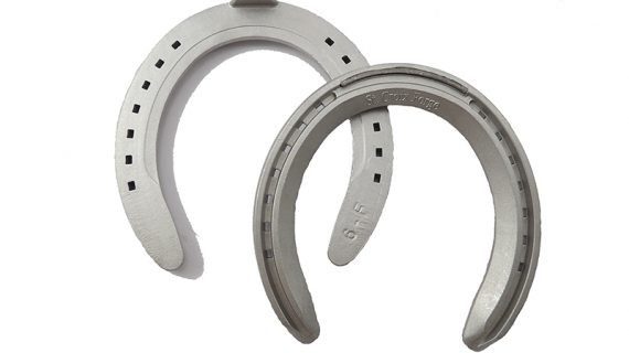 Herradura de aluminio san isidro con clip mano o pata por par