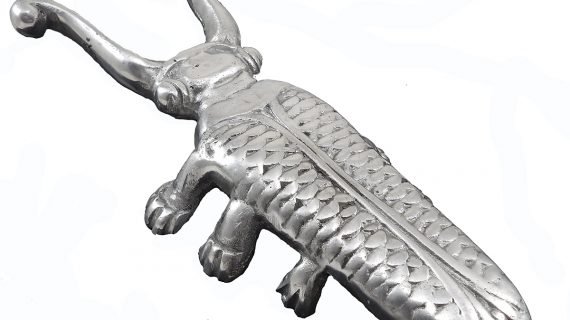 Sacabotas de aluminio con forma de escarabajo