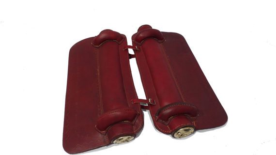 Basto de suela mediano con apliques de bronce color marrón