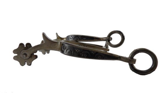 Espuelas de hierro pulido modelo criolla trébol con garra