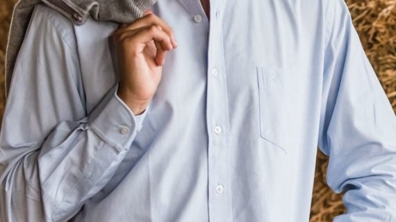 Camisa tela Oxford lisa celeste para hombre