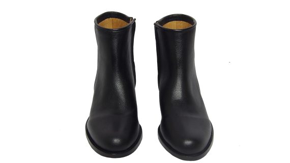 Bota corta con cierre negra