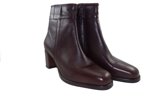 Bota taco alto punta cuadrada para dama