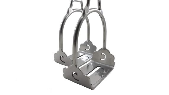 Estribos de acero inoxidable modelo criollo pisada ancha