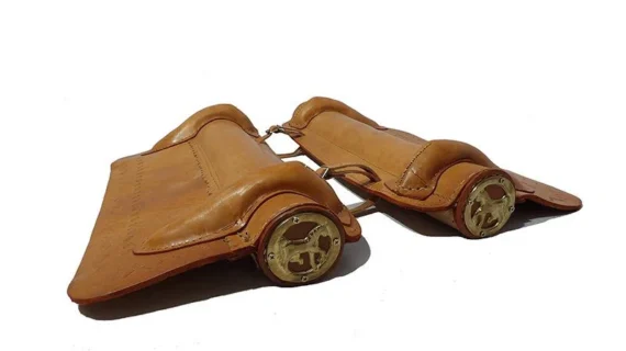 Basto de suela mediano con apliques de bronce