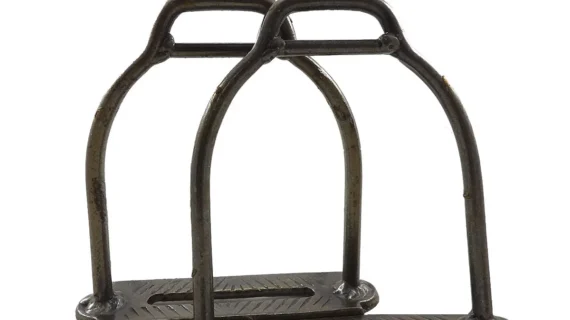 Estribos de hierro pulido medianos