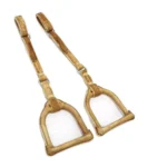 Estribos de hierro forrados con estriberas de cuero crudo