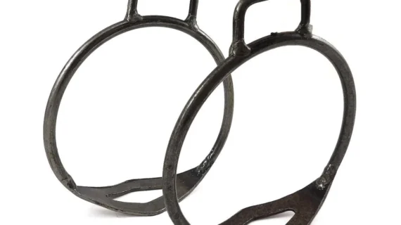 Estribos de hierro pulido sureños