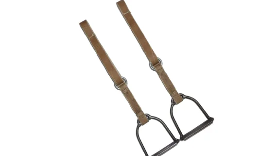 Estribos de hierro pulido con estriberas de cuero crudo sobado para niño