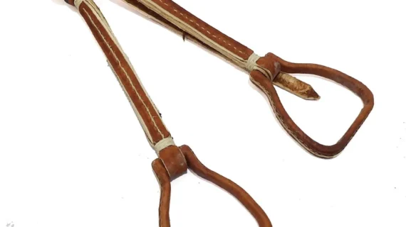 Estribos perita sin argolla de cuero crudo