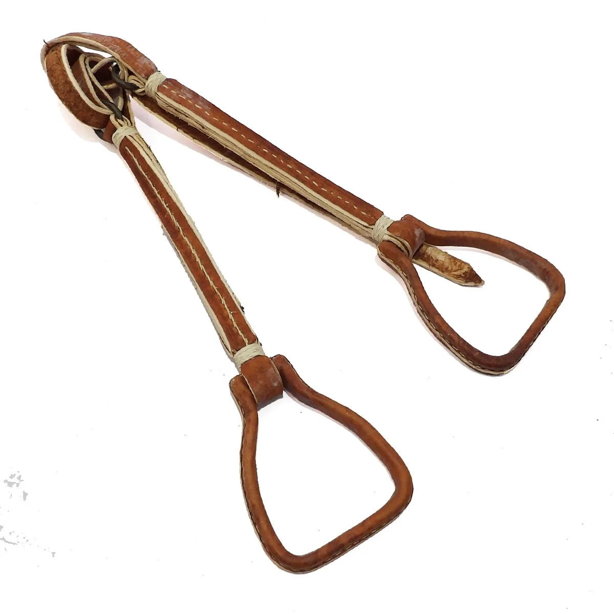 tcr-4366-2-1772139968.webp Estribos perita sin argolla de cuero crudo - Image 1