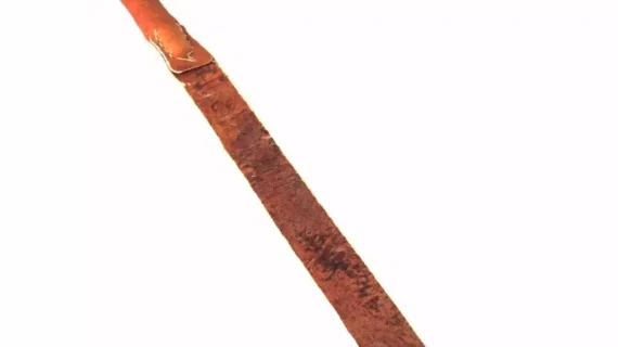 Rebenque de niño de cuero crudo