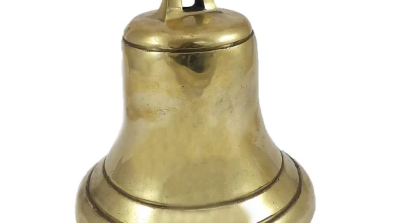 Campana mediana de bronce pulido