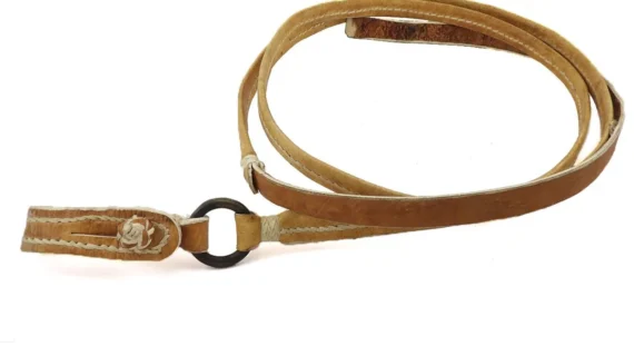Cabestro de cuero crudo con argolla