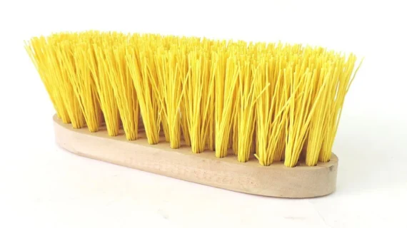 Cepillo de fibra plástica dura
