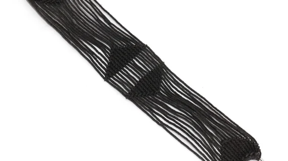 Cincha de hilo negro torcido