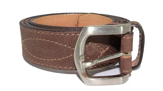 Cinto de cuero de búfalo con dibujo