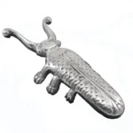 Sacabotas de aluminio con forma de escarabajo