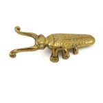 Sacabotas de bronce con forma de escarabajo - Image 2