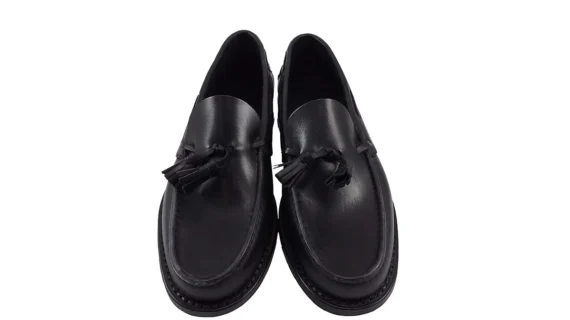 Mocasín clásico doble suela con pompón negro