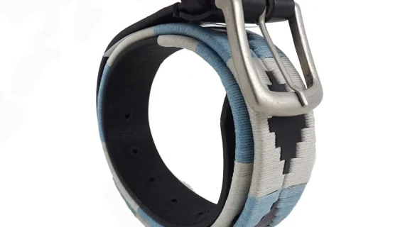 Cinto de cuero bordado entero