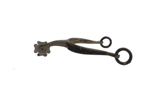 Espuelas de hierro pulido modelo criolla trébol pihuelo largo