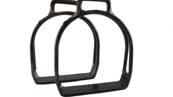 Estribos de hierro pulido modelo criollo doble