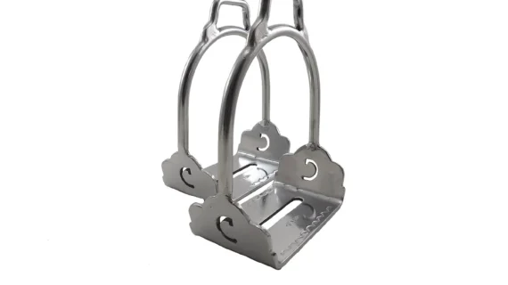 Estribos de acero inoxidable modelo criollo pisada ancha