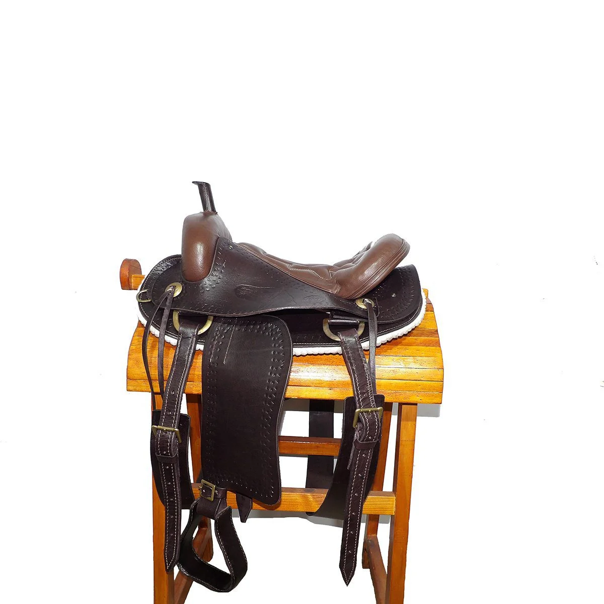 tcr4443mr-1-1772134535.webp Montura americana con pico color marrón - Image 1