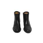 Bota corta con cierre negra