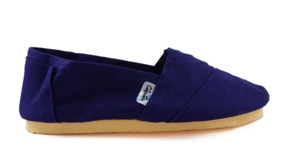 Alpargata de lona azul con fondo de goma eva para niños