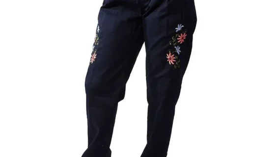 Bombacha de gabardina azul bordada para dama