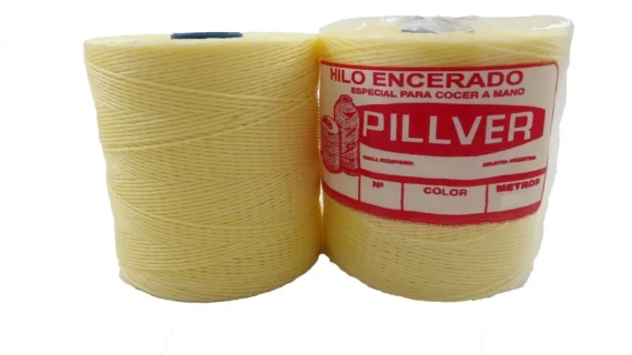 Hilo de nylon encerado color crudo bobina grande marca Pillver.