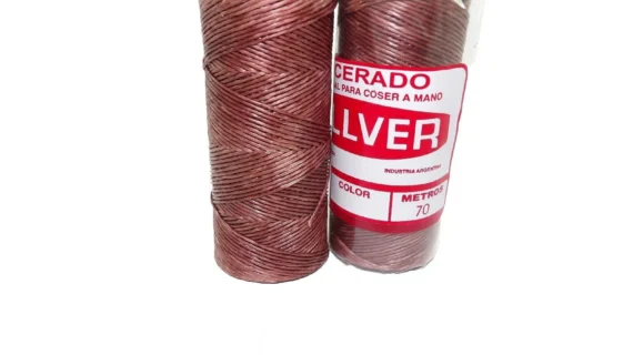 Hilo de nylon encerado color marrón bobina chica marca Pillver