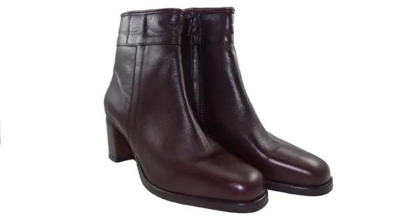 Bota taco alto punta cuadrada para dama