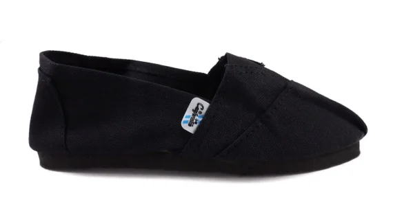 Alpargata de lona negra con fondo de goma eva para niños