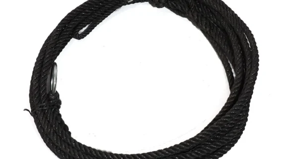 Lazo de hilo negro retorcido