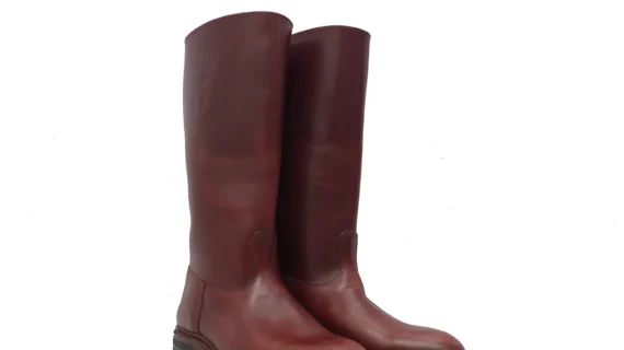 Botas de cuero engrasado caña 3/4 con fondo de suela y goma